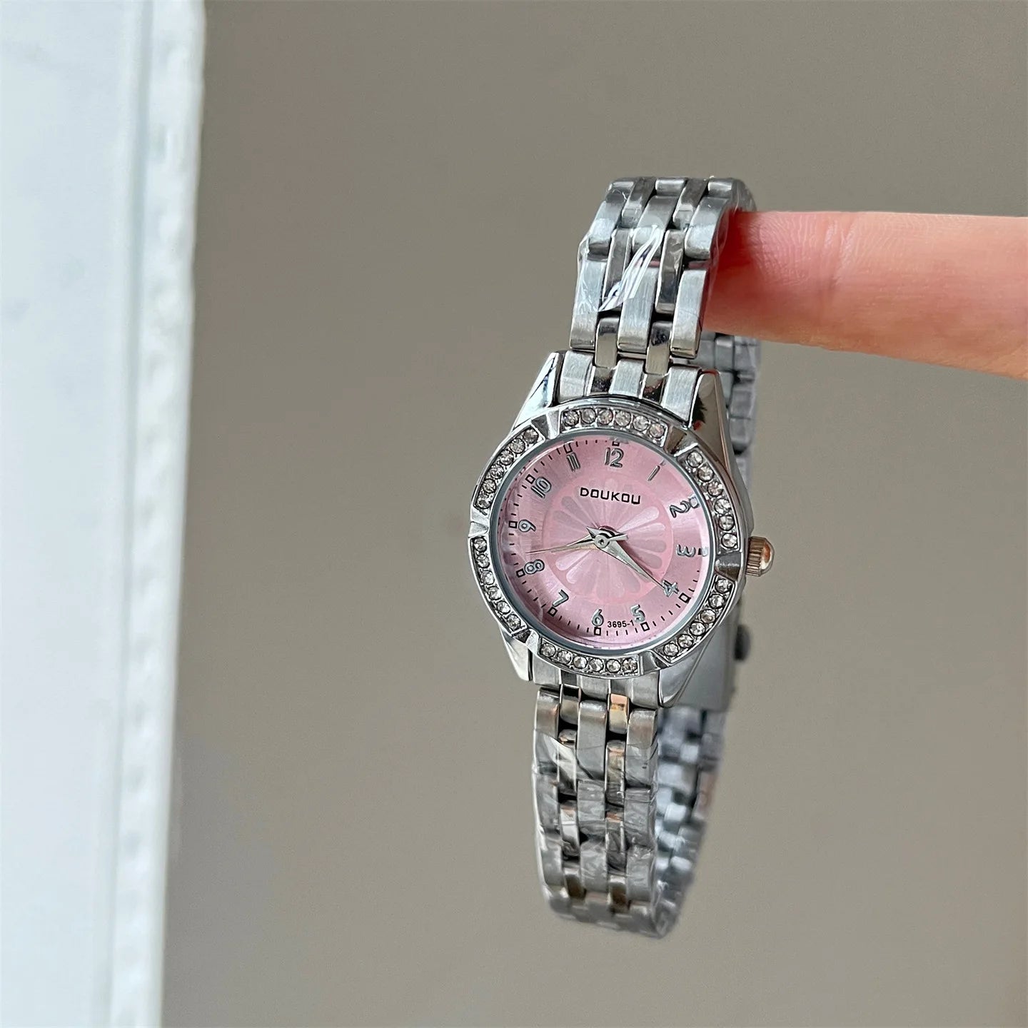 Fashionable unisex Quartz Watch