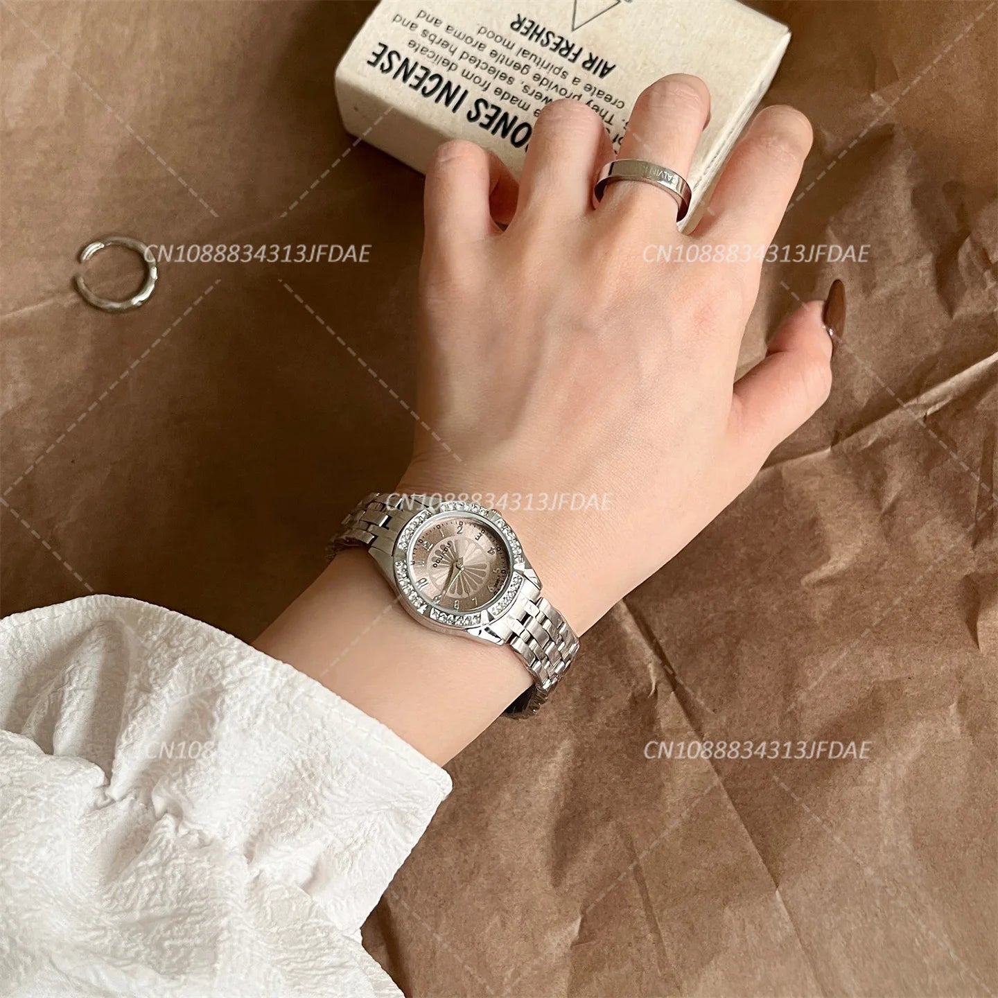 Fashionable unisex Quartz Watch