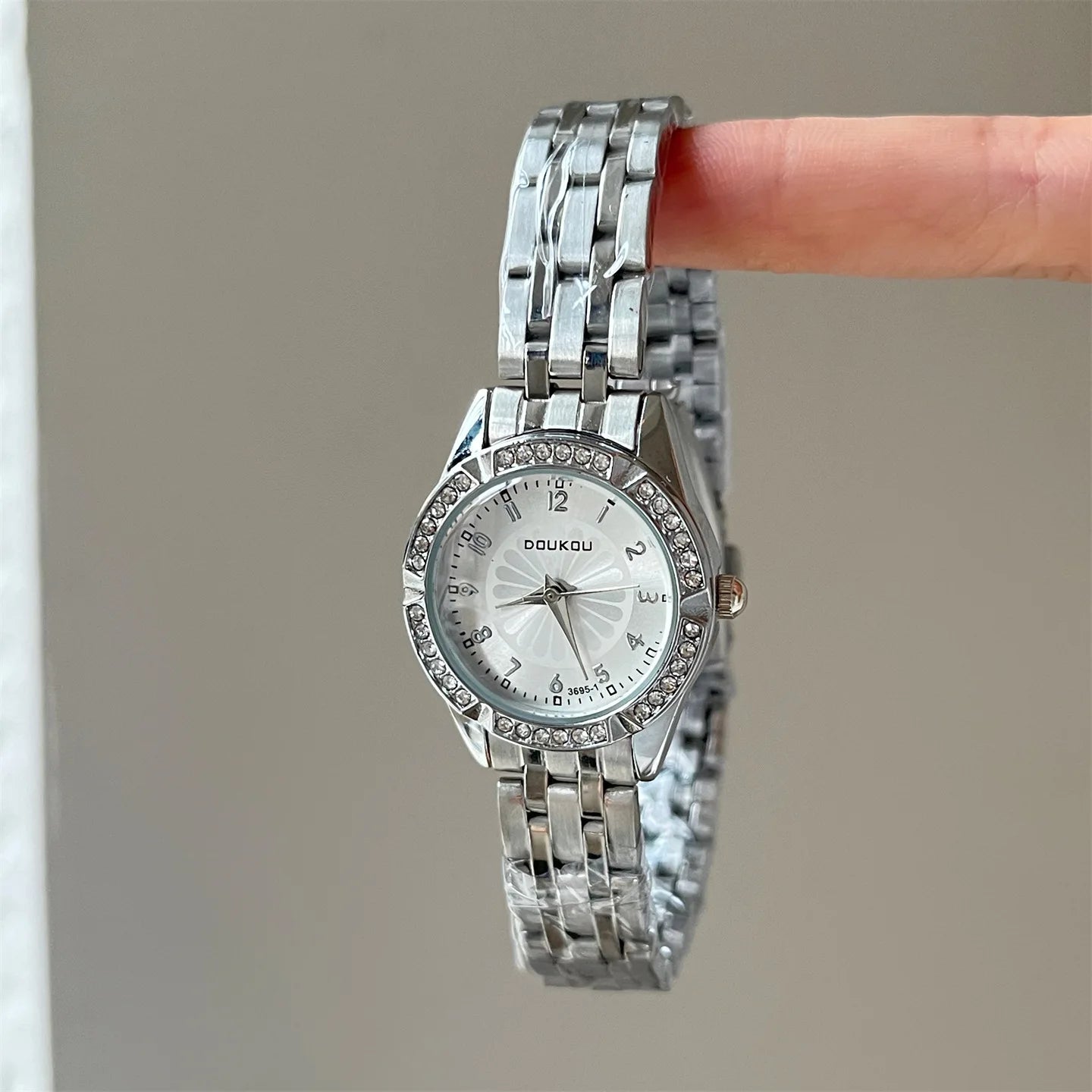 Fashionable unisex Quartz Watch