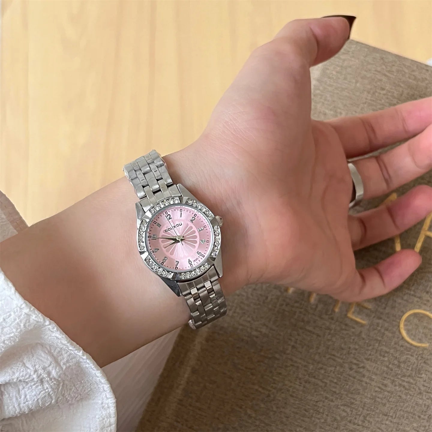 Fashionable unisex Quartz Watch