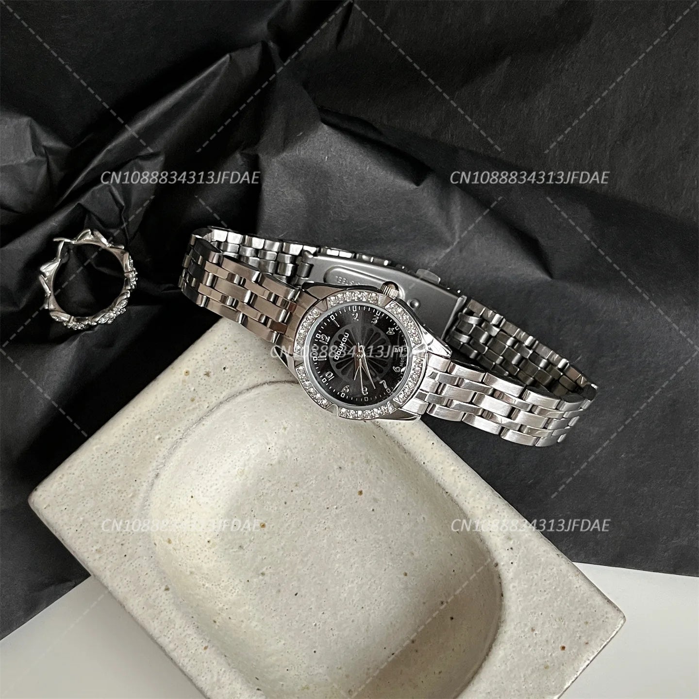 Fashionable unisex Quartz Watch