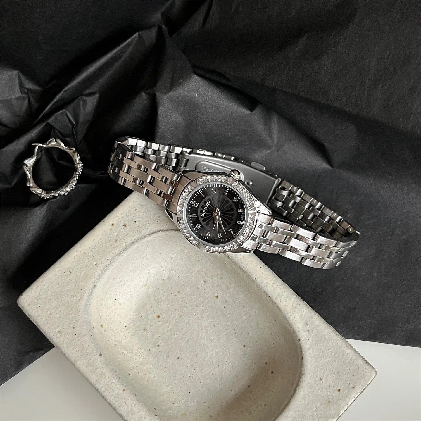 Fashionable unisex Quartz Watch
